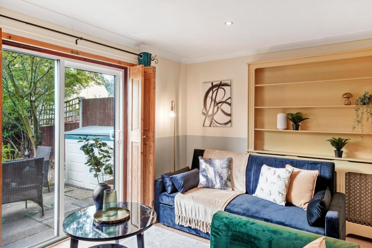 Stunning Central 2 Bed Parking & Garden * London