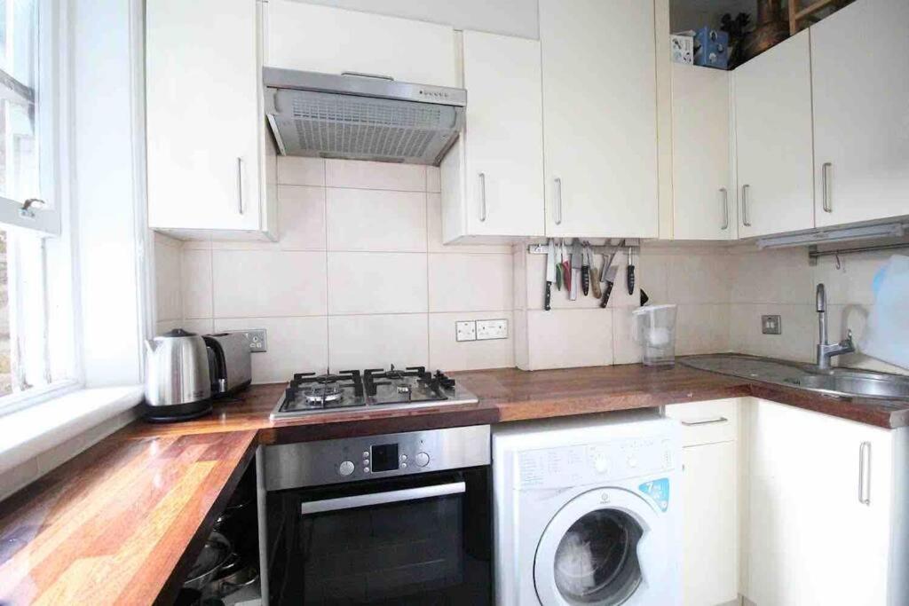 Wonderful In Earl's Court * Londra