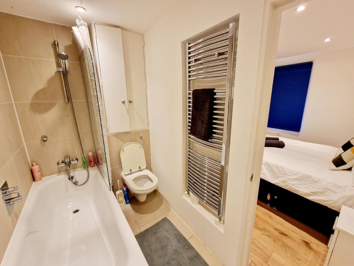 Beautiful Hyde Park Flat By Lancaster Gate Station With Private Back Patio * London