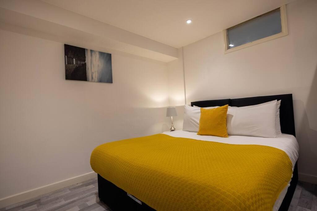 Lejlighed 3 Bedrooms Flat -wifi-freeparking-babycot-15min To Pepys Park