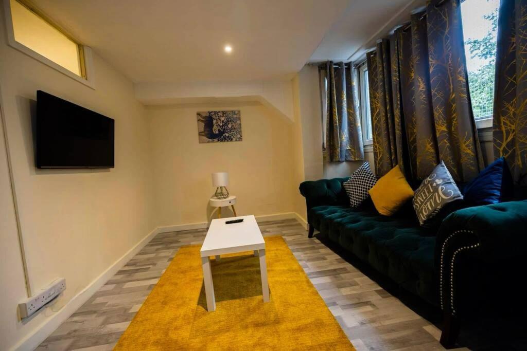 Lejlighed 3 Bedrooms Flat -wifi-freeparking-babycot-15min To Pepys Park London