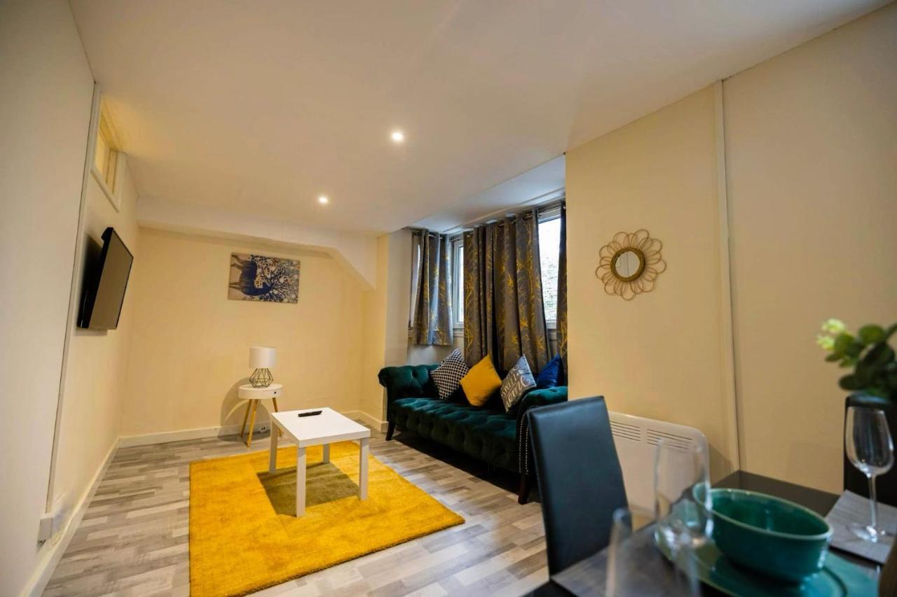 Lejlighed 3 Bedrooms Flat -wifi-freeparking-babycot-15min To Pepys Park London