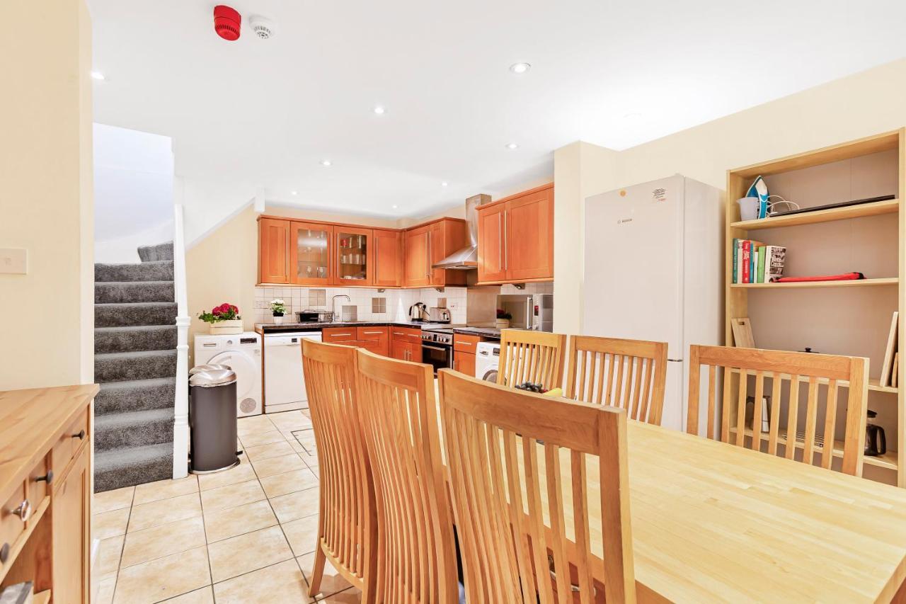 Charming 4 Bed Town House With Roof Terrace Feriehus *