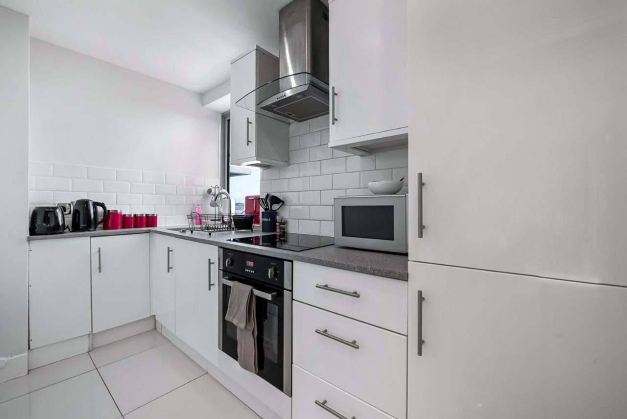 Stunning Flat On King's Road, Chelsea With Balcony Apartment