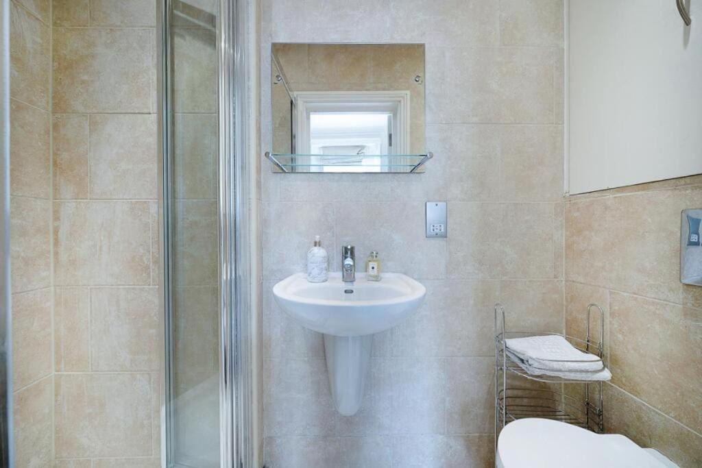Hobart Home, Spacious 2-bed Flat In Pimlico Leilighet London