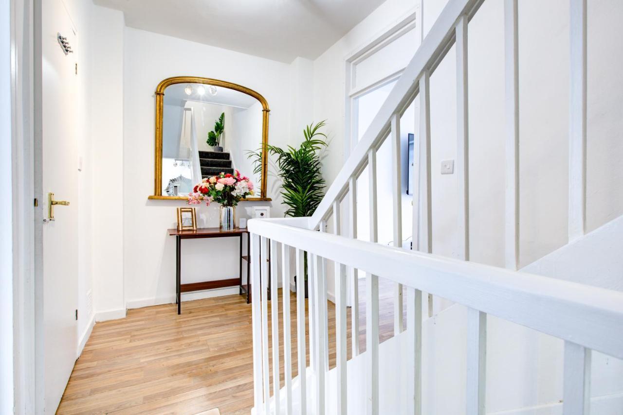 Beautiful 4-bedroom 5-bath House In Appartement Londen