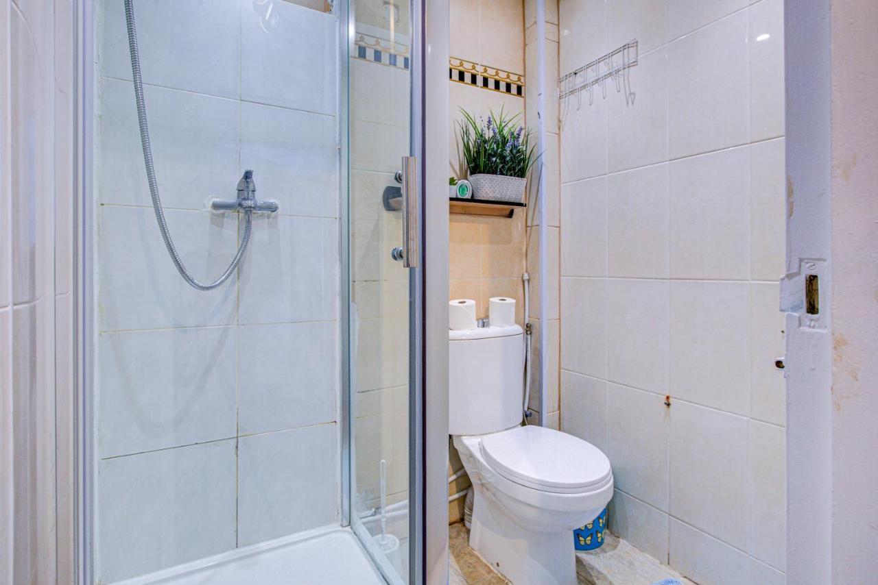 Beautiful 4-bedroom 5-bath House In * Londen