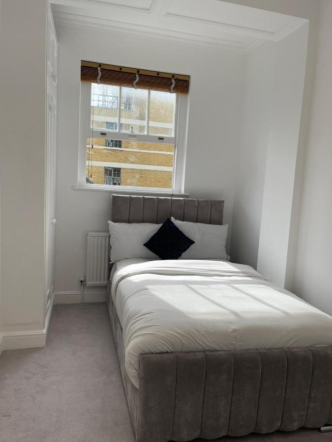 Kensington Luxury Apartment