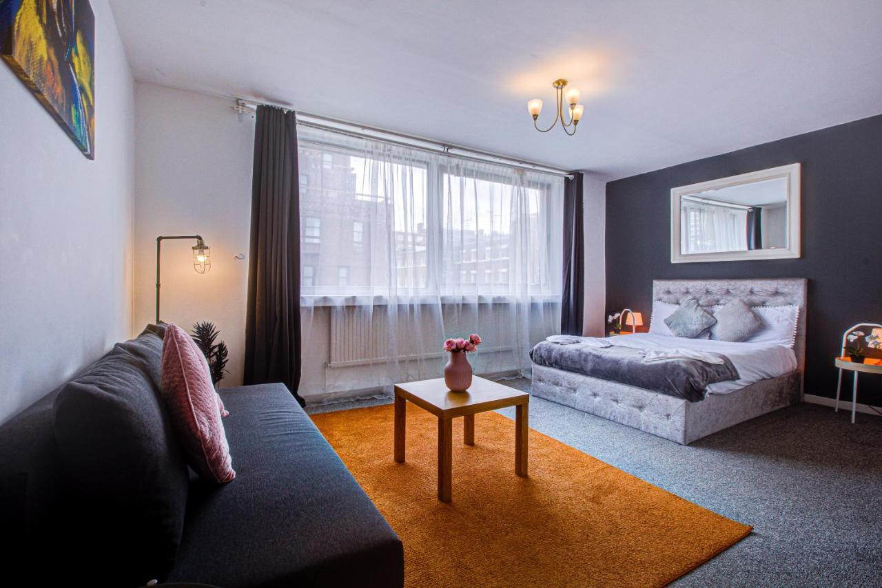 Beautiful 4-bedroom 5-bath House In Apartment London