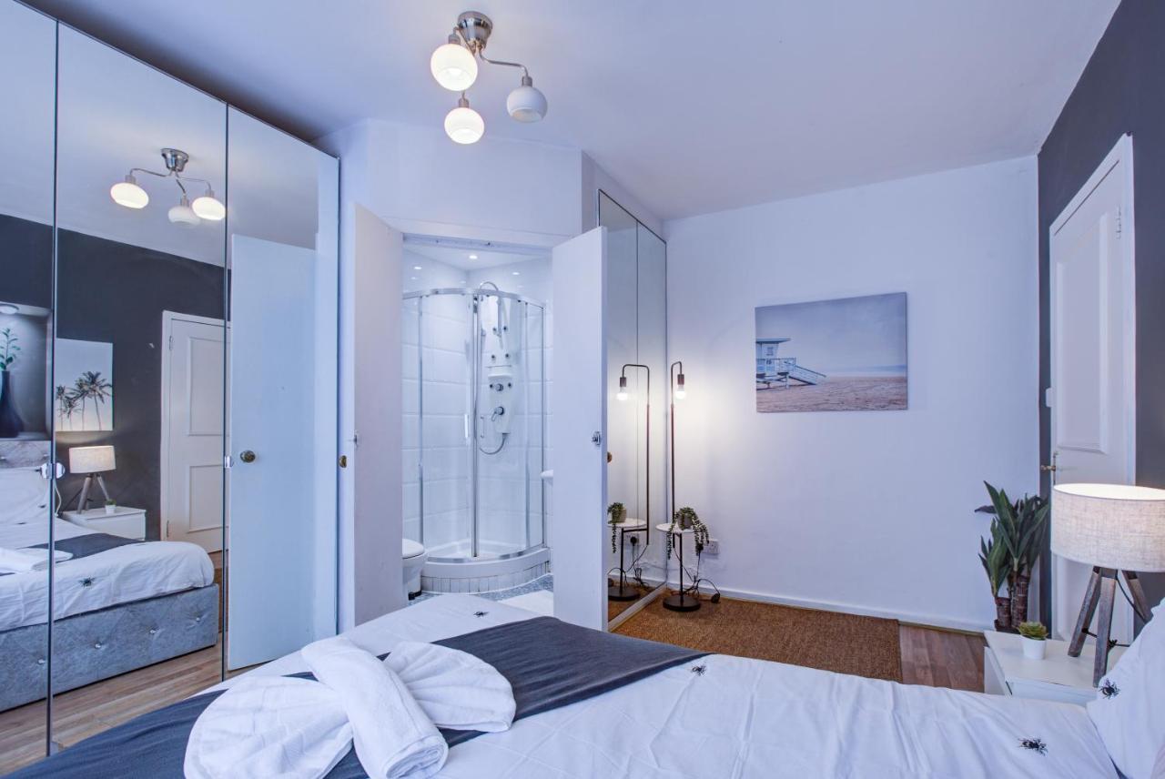Beautiful 4-bedroom 5-bath House In Apartment