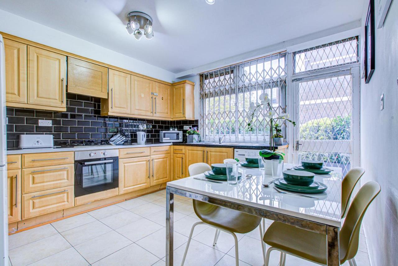 Lejlighed Beautiful 4-bedroom 5-bath House In London