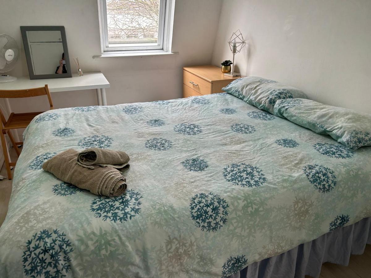 Redecorated Double With Shared Bathroom -rm3