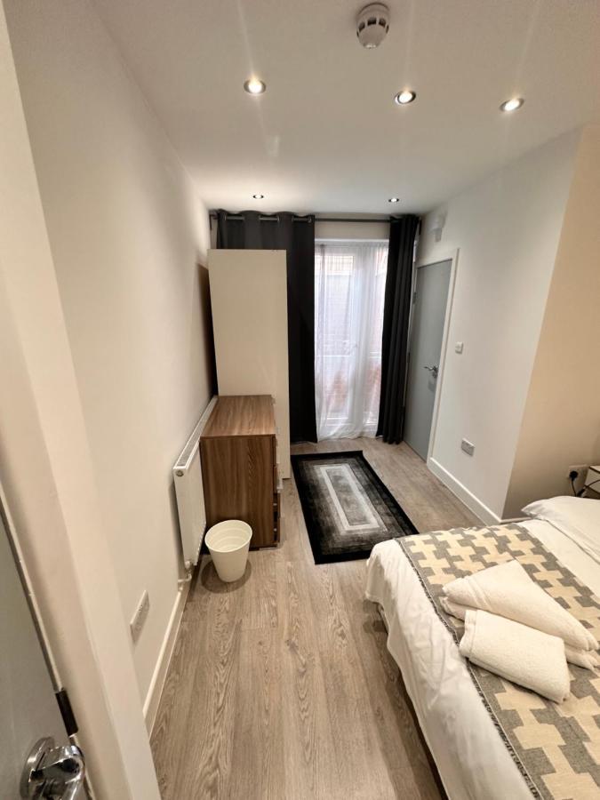 Double And Single In Bromley By Bow Londen