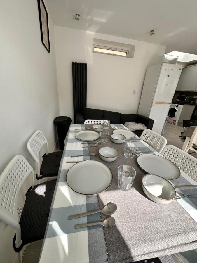 Gasthuis Double And Single In Bromley By Bow *