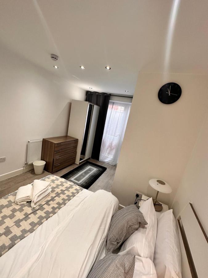 Gasthuis Double And Single In Bromley By Bow