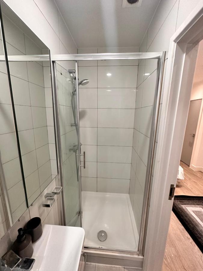 Gasthuis Double And Single In Bromley By Bow *