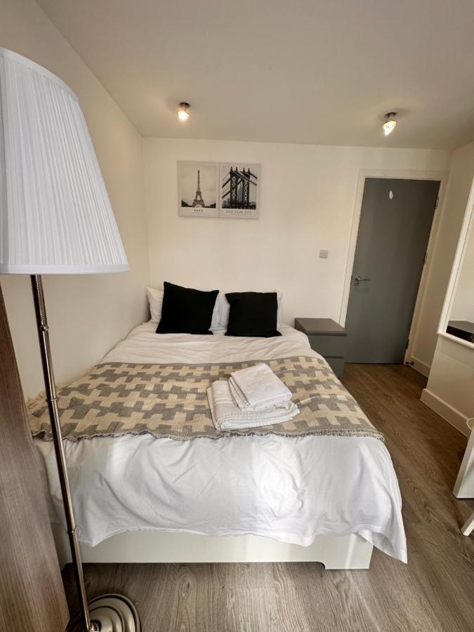 Gasthuis Double And Single In Bromley By Bow *