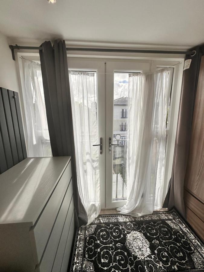 Gasthuis Double And Single In Bromley By Bow Londen