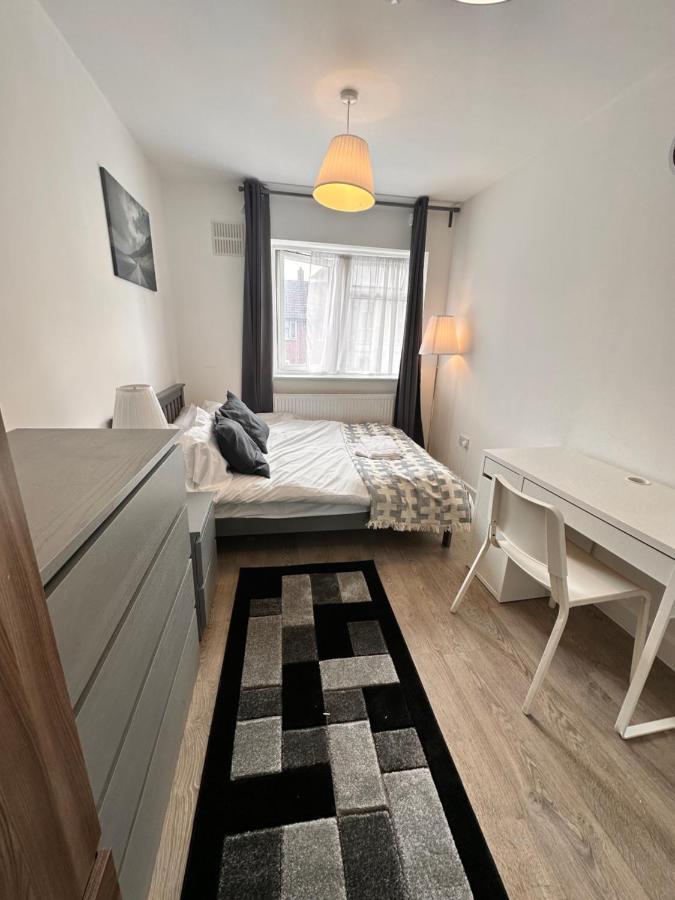Gasthuis Double And Single In Bromley By Bow