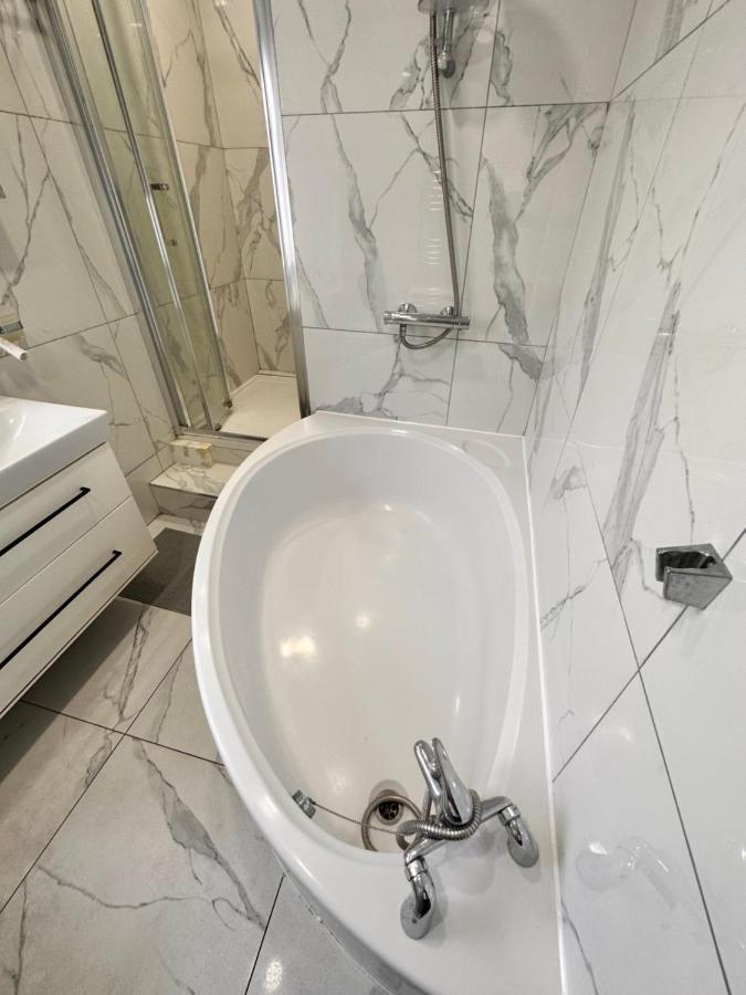 Double And Single In Bromley By Bow Gasthuis