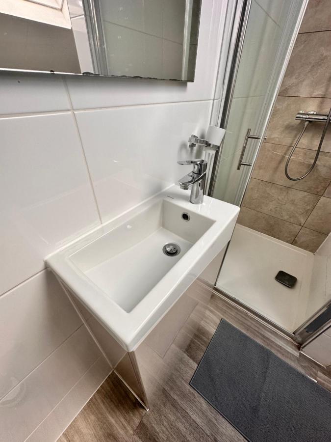 Gasthuis Double And Single In Bromley By Bow