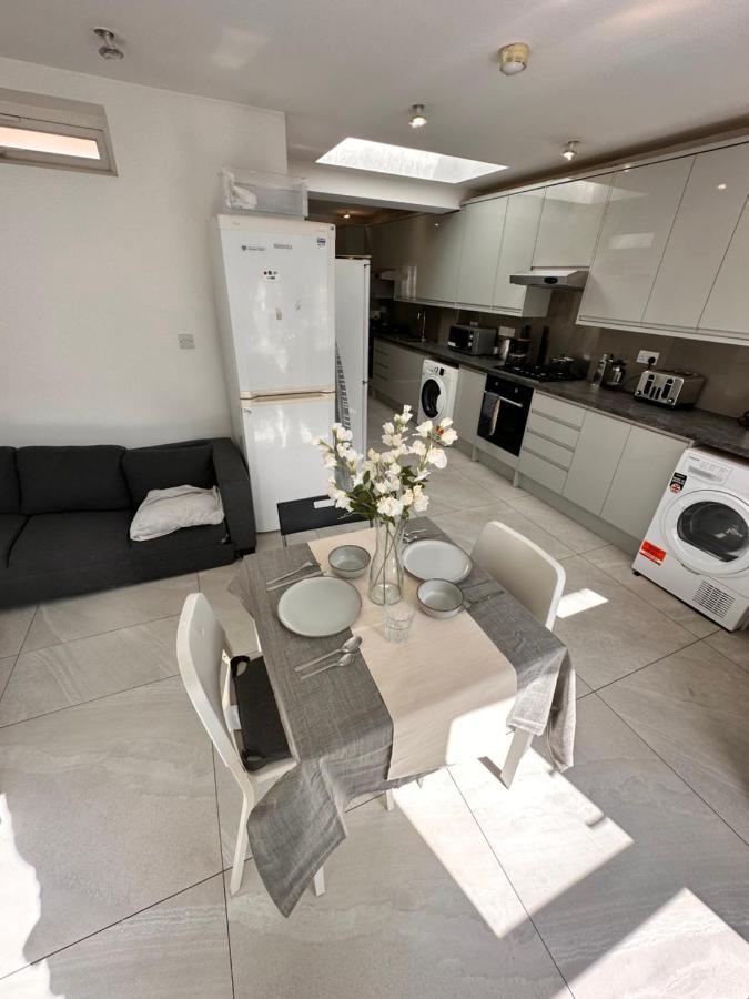 Double And Single In Bromley By Bow Gasthuis *