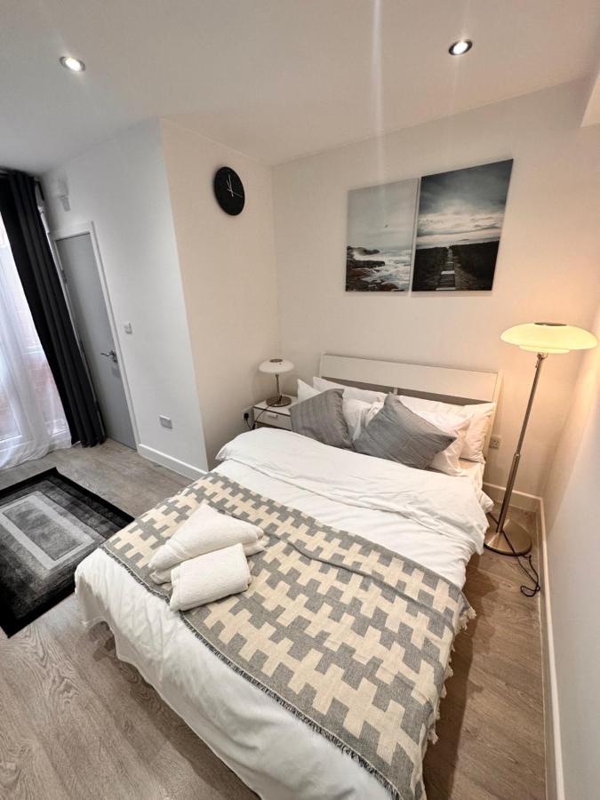 Gasthuis Double And Single In Bromley By Bow