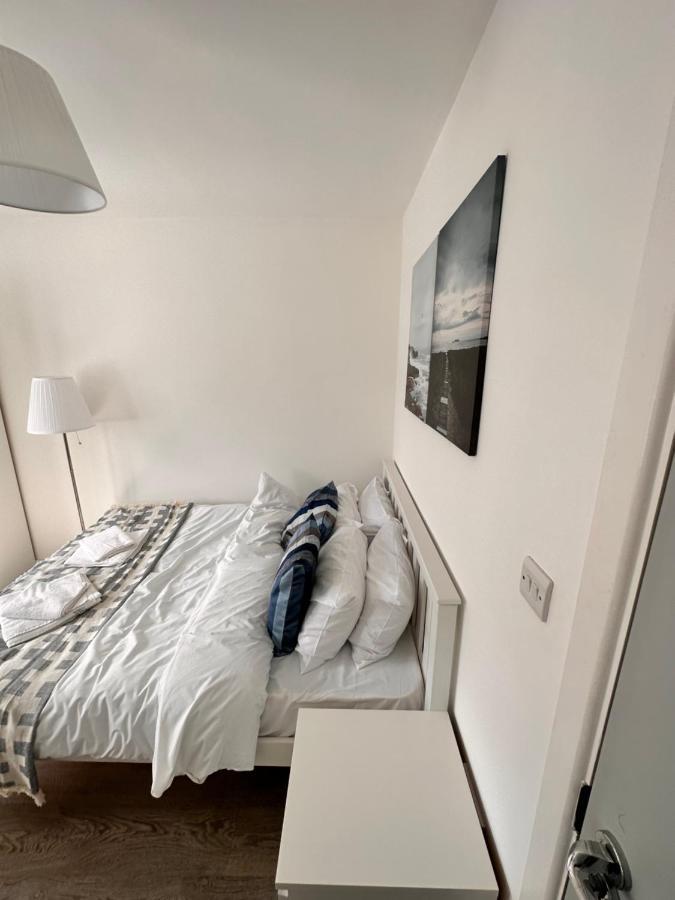 Double And Single In Bromley By Bow Londen