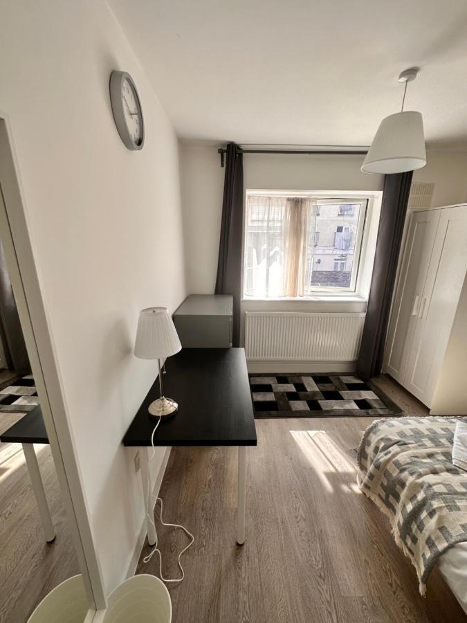 Double And Single In Bromley By Bow Gasthuis