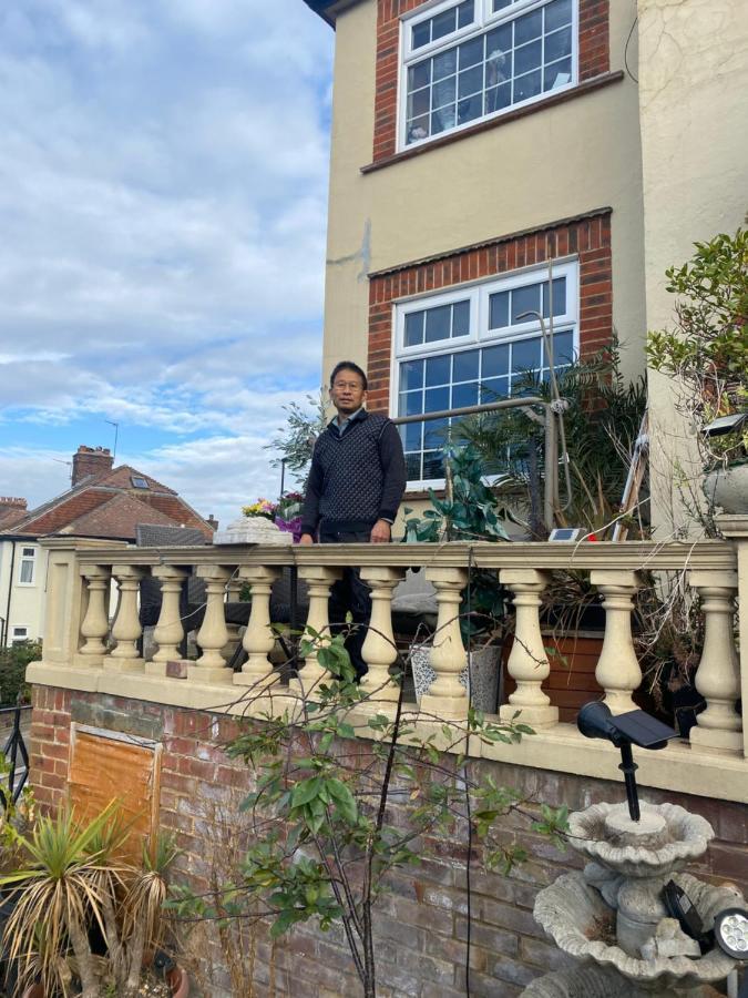 Big In London, Forest Hill
