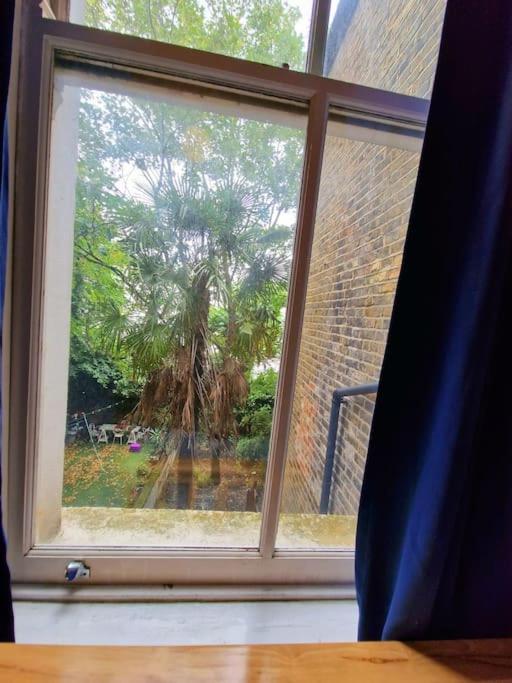 Charming With Private Balcony, On 1st Floor, With 2 Bathrooms, 3 Min Walk To Earl's Court Station * London