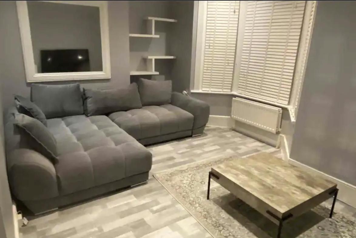 Double And Single Bedrooms In Flat Affittacamere *