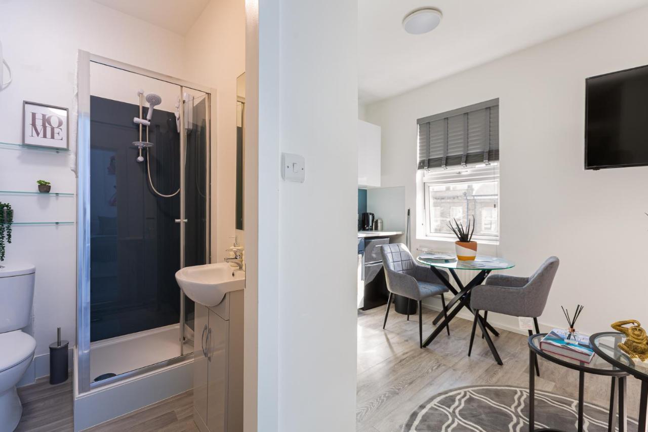 Apt, 8 Min Walk From Tube 3 * Londen