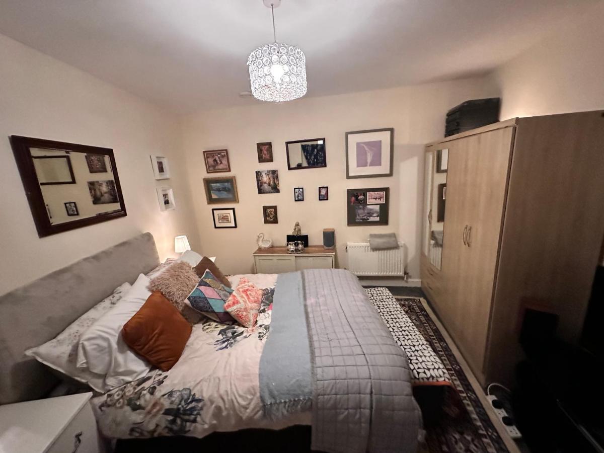 Private Room. In Zone 2 In Cousy Flat Privatunterkunft London