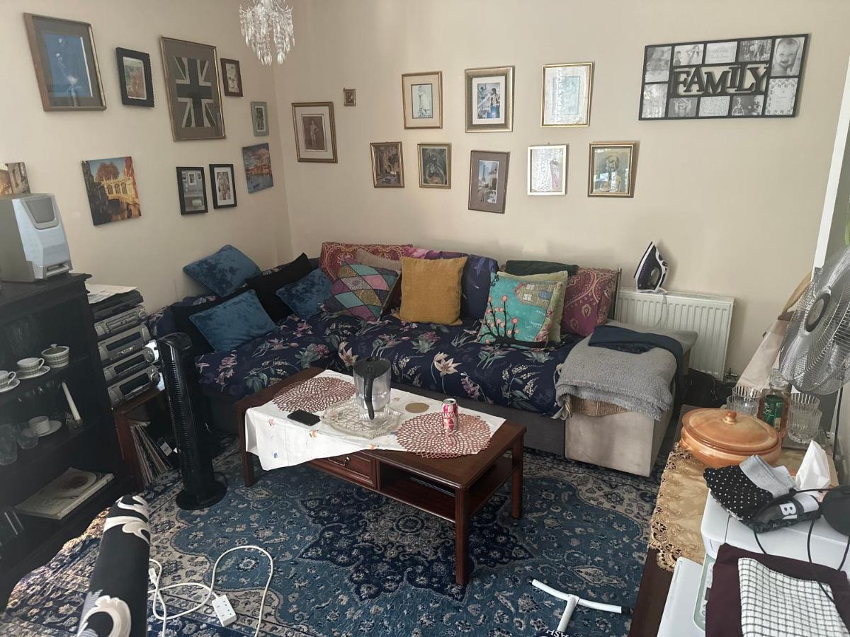 Private Room. In Zone 2 In Cousy Flat Privatunterkunft
