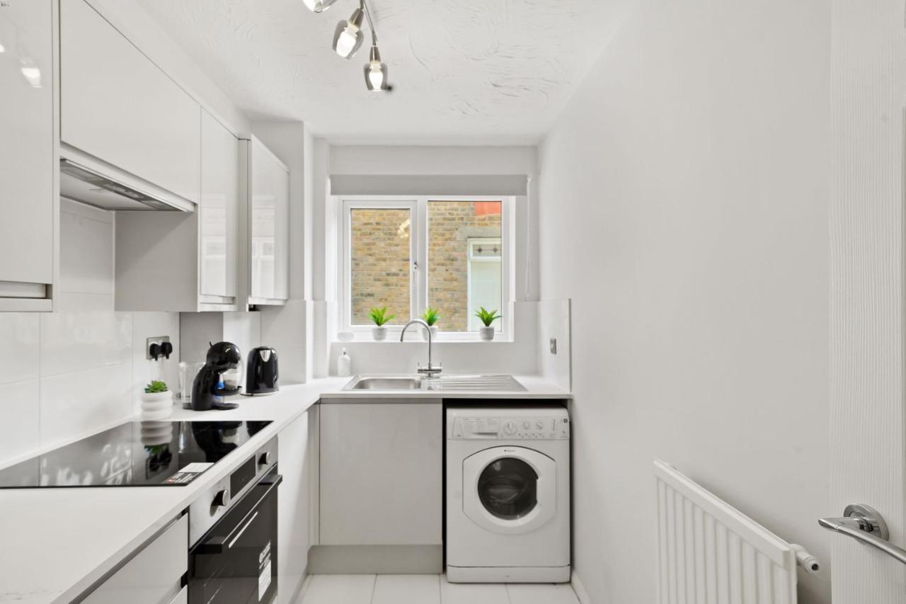 Luxury 1 Bed Flat South Woodford With Parking - Minutes Walk To Line Zone 4 * Londra