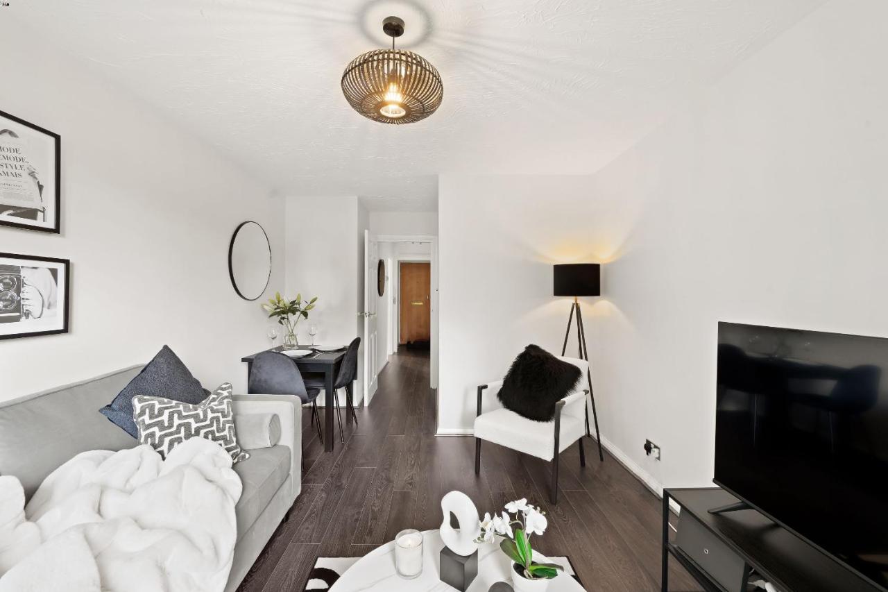 Luxury 1 Bed Flat South Woodford With Parking - Minutes Walk To Line Zone 4 Appartamento Londra