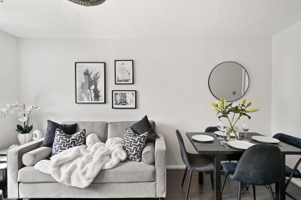 Luxury 1 Bed Flat South Woodford With Parking - Minutes Walk To Line Zone 4 * Londra