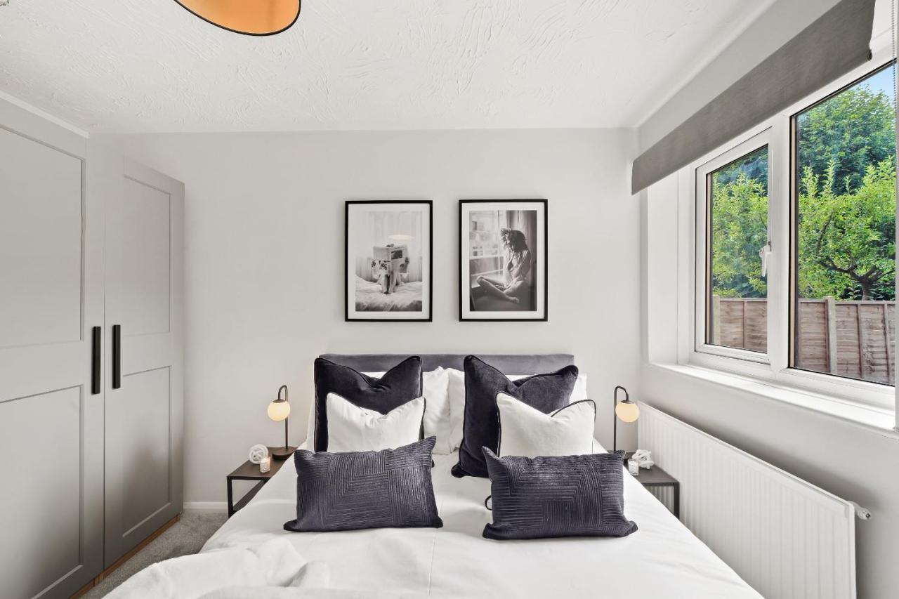 Luxury 1 Bed Flat South Woodford With Parking - Minutes Walk To Line Zone 4 Londra