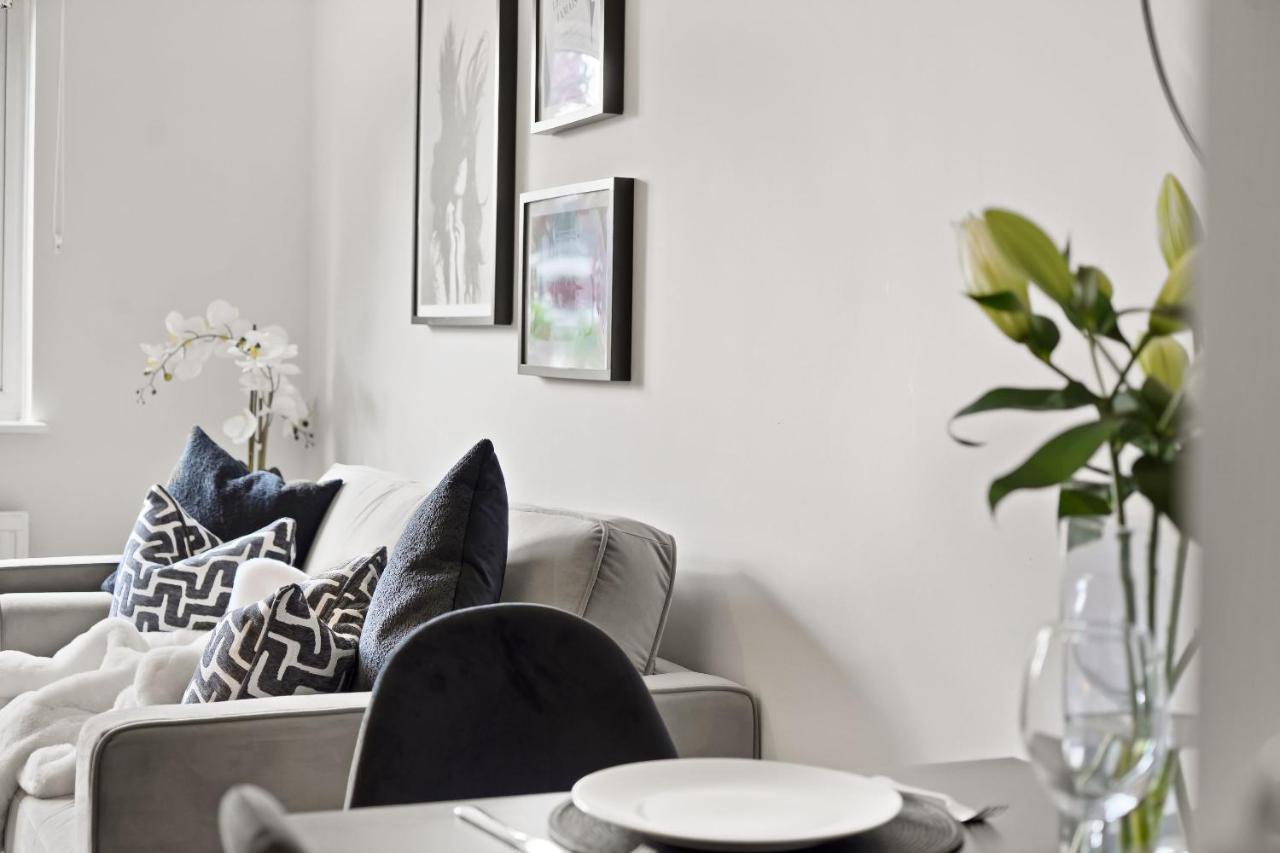 Luxury 1 Bed Flat South Woodford With Parking - Minutes Walk To Line Zone 4 Appartamento