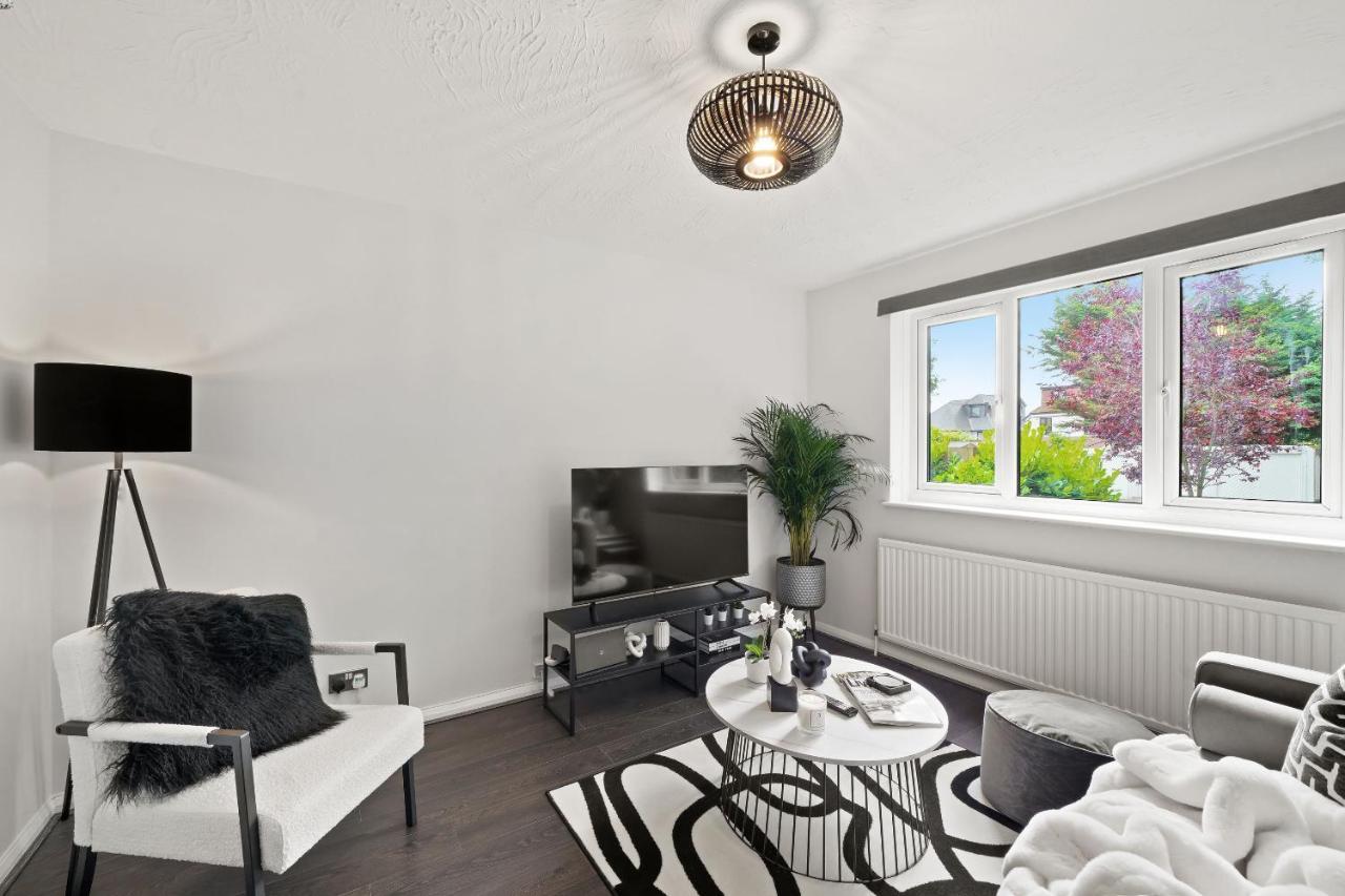 Appartamento Luxury 1 Bed Flat South Woodford With Parking - Minutes Walk To Line Zone 4 *