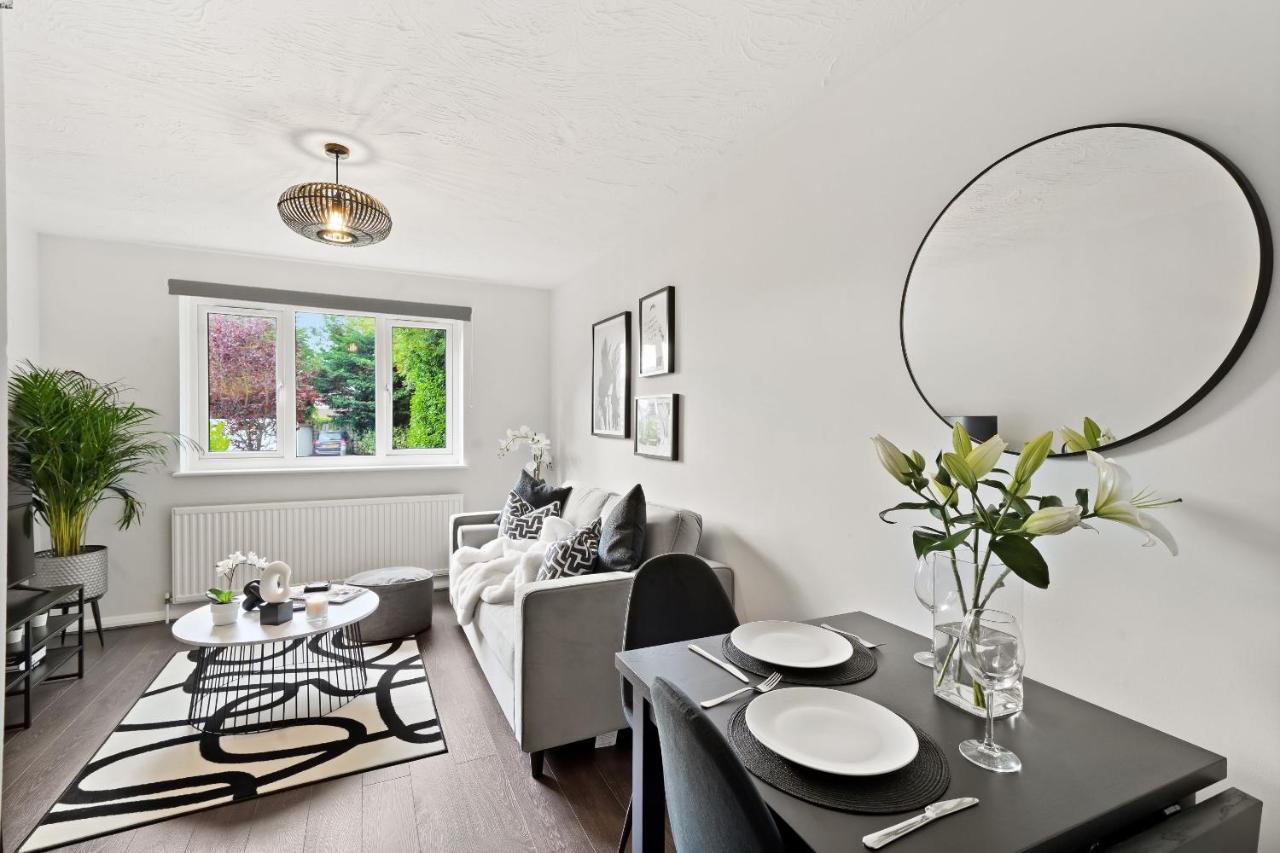 Luxury 1 Bed Flat South Woodford With Parking - Minutes Walk To Line Zone 4 * Londra