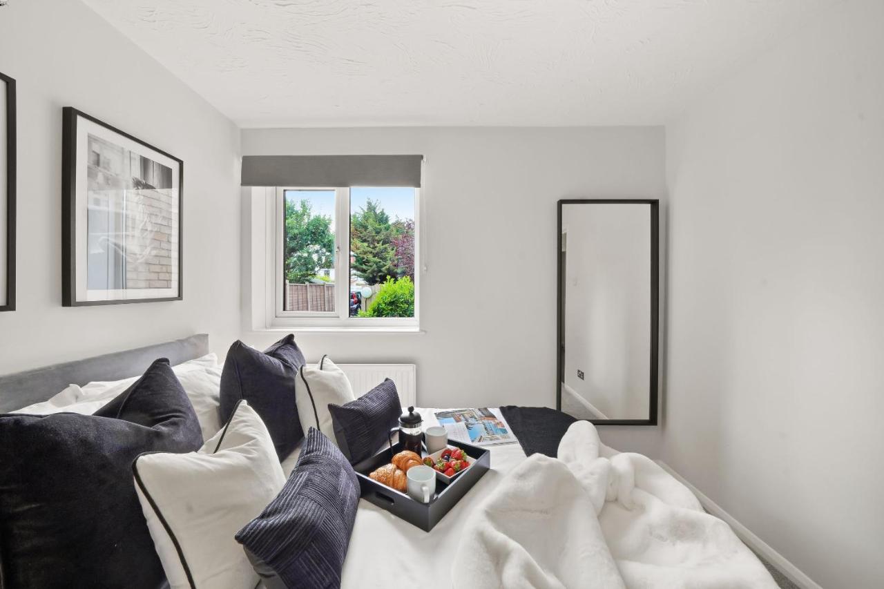 Luxury 1 Bed Flat South Woodford With Parking - Minutes Walk To Line Zone 4 Appartamento