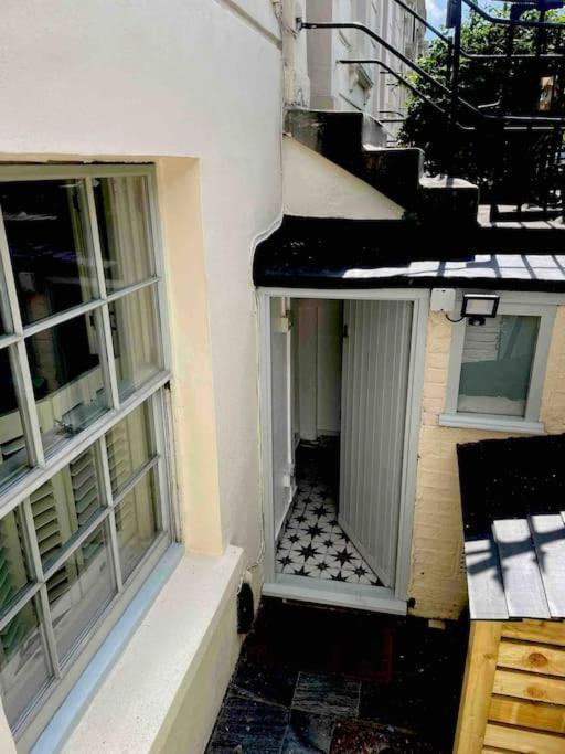 Beautiful Victorian House, Sleeps 12 Ferienhaus London
