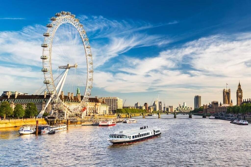 Brilliant 3 Bedroom's In Hyde Park With Elevator - 1 Flight Of Stairs Only Leilighet *