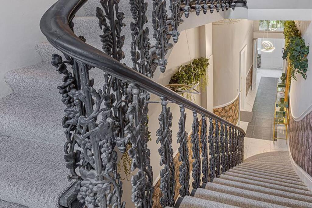 Appartamento Stunning Hyde Park With Private Balcony & Lift Elevator Access Londra