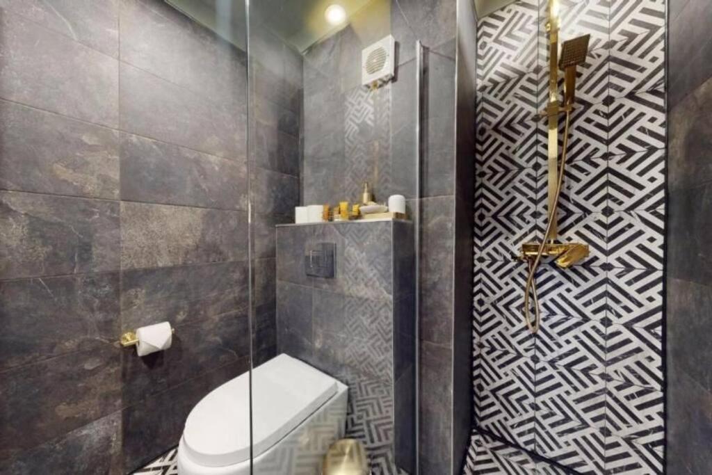Appartamento Stunning Hyde Park With Private Balcony & Lift Elevator Access