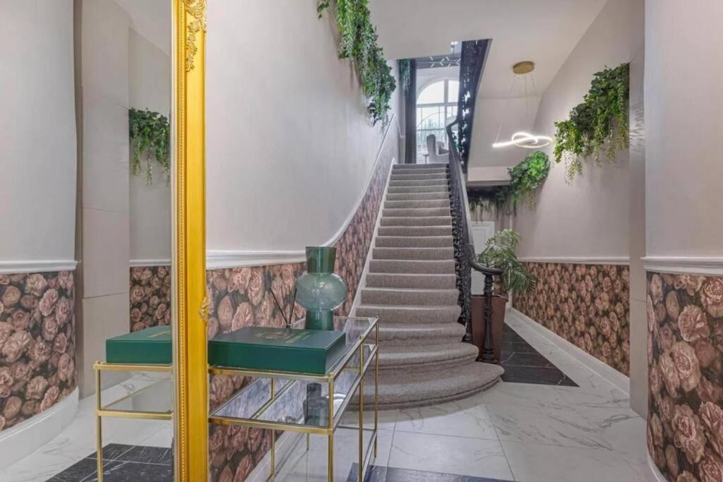 Brilliant 3 Bedroom's In Hyde Park With Elevator - 1 Flight Of Stairs Only Leilighet *