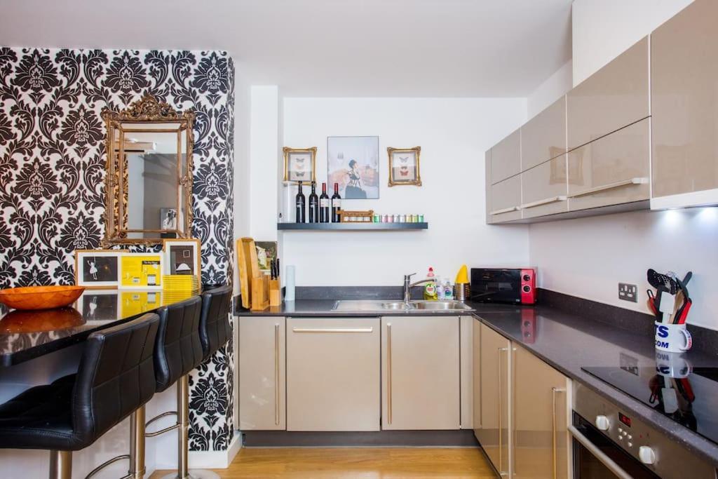 Unique & Welcoming 2bd Flat In Limehouse Appartamento *