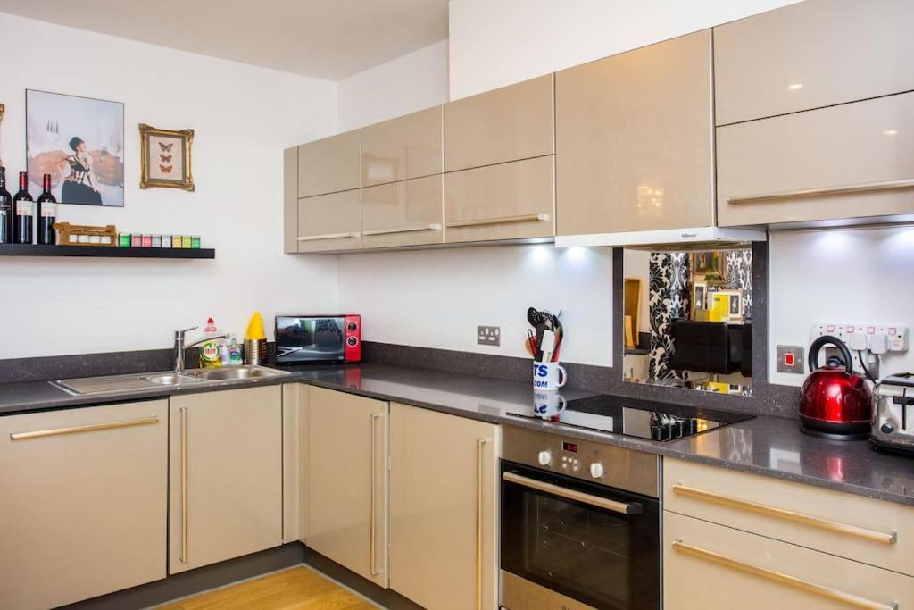 Appartamento Unique & Welcoming 2bd Flat In Limehouse
